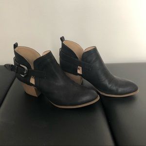 Vegan Leather Side Cut Out w/Buckle Black Bootie